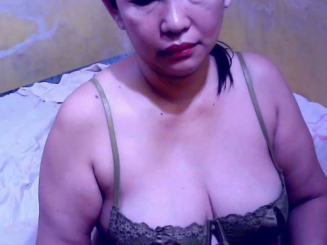 Carmela4u live cam on BongaCams