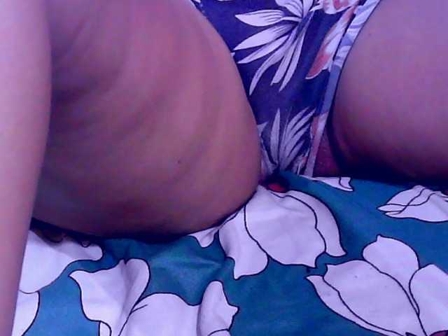 Carmela4u live cam on BongaCams