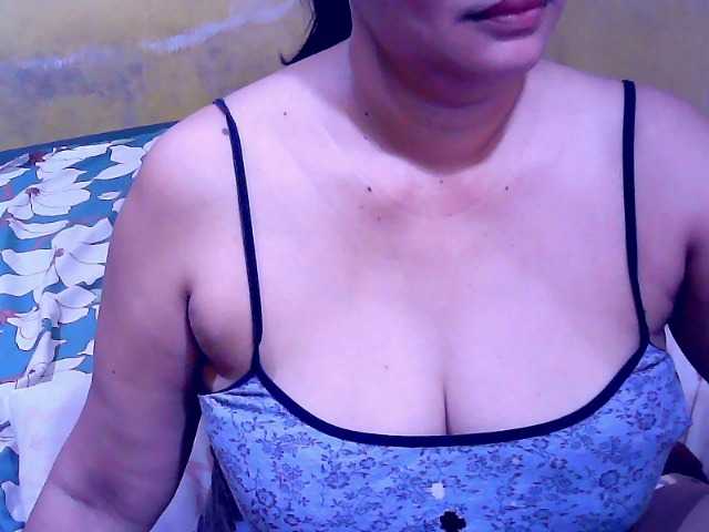 Carmela4u live cam on BongaCams