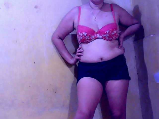 Carmela4u live cam on BongaCams