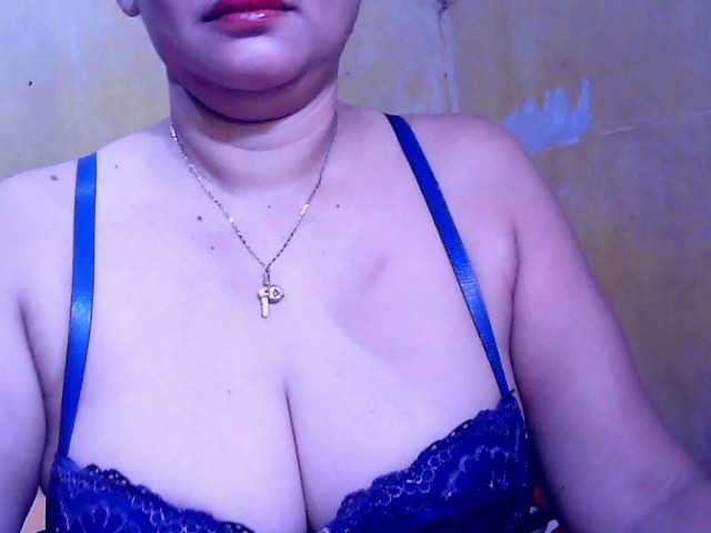 Carmela4u live cam on BongaCams