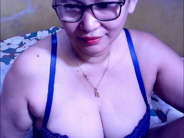 Carmela4u live cam on BongaCams