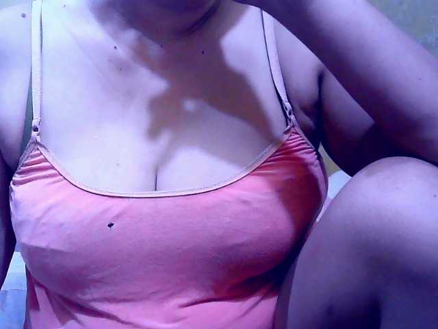 Carmela4u live cam on BongaCams