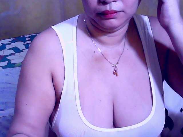Carmela4u live cam on BongaCams