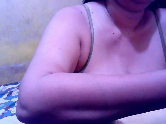 Carmela4u live cam on BongaCams