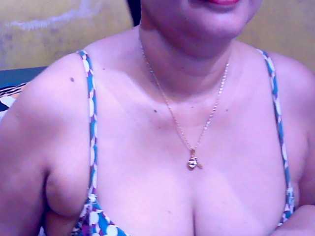 Carmela4u live cam on BongaCams