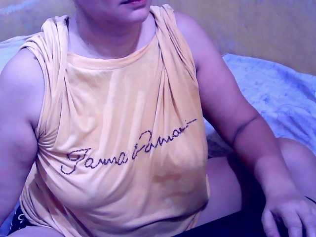 Carmela4u live cam on BongaCams