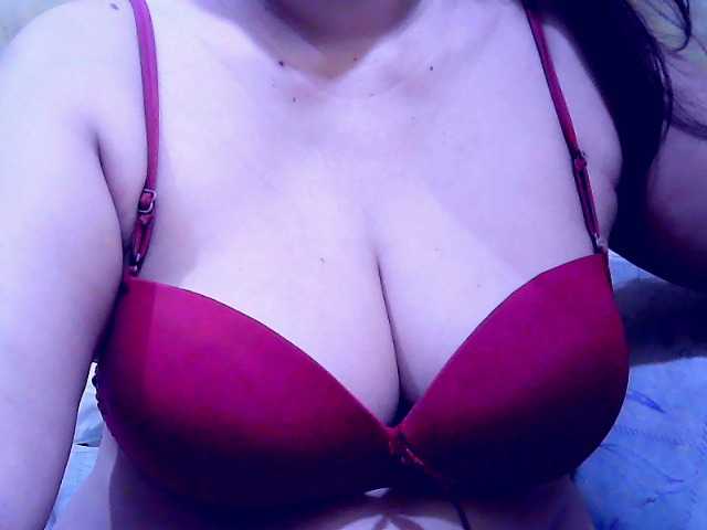 Carmela4u live cam on BongaCams