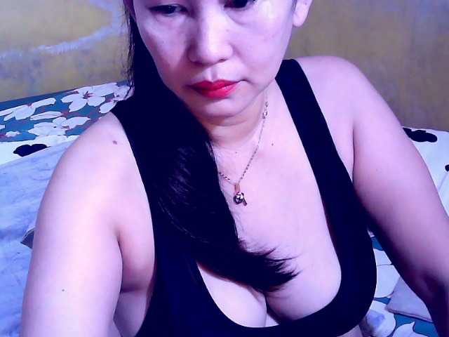 Carmela4u live cam on BongaCams