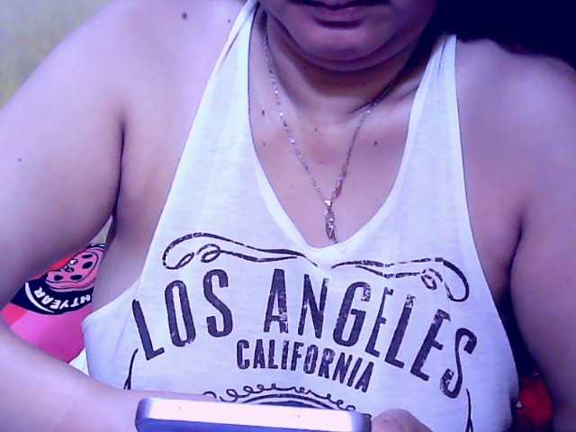Carmela4u live cam on BongaCams