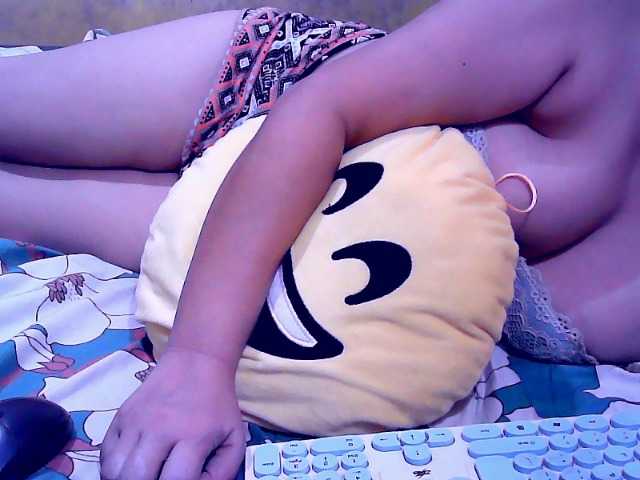 Carmela4u live cam on BongaCams