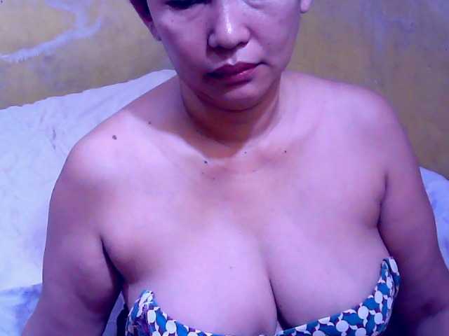 Carmela4u live cam on BongaCams