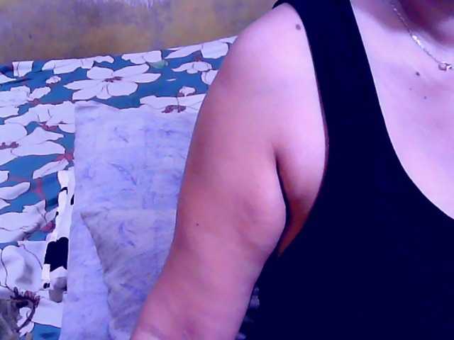 Carmela4u live cam on BongaCams