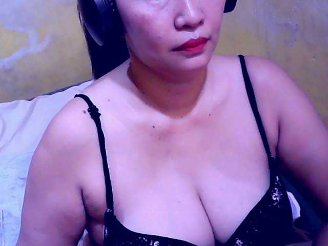 Carmela4u live cam on BongaCams