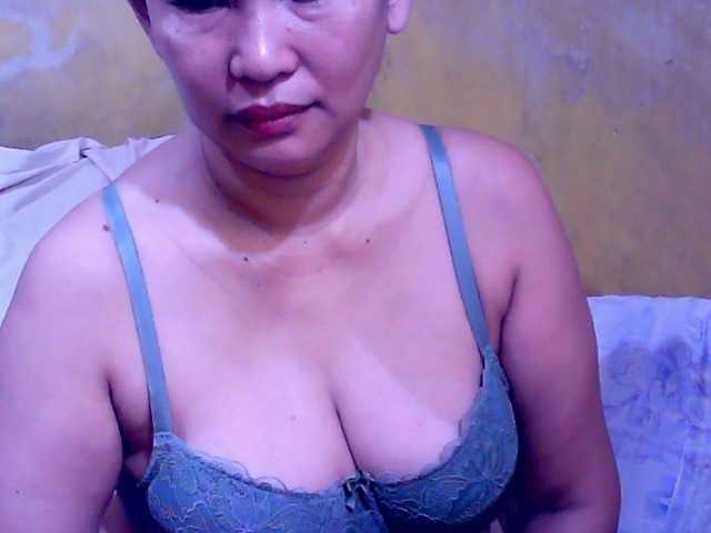 Carmela4u live cam on BongaCams