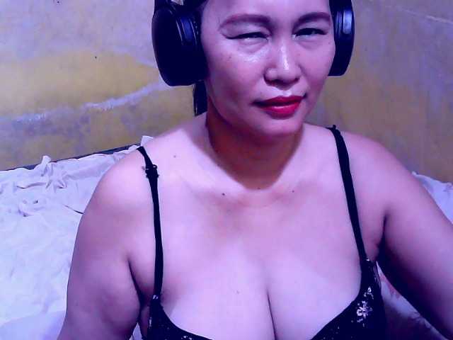 Carmela4u live cam on BongaCams