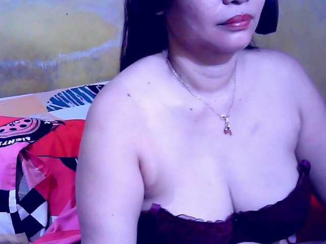 Carmela4u live cam on BongaCams