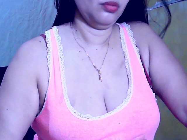 Carmela4u live cam on BongaCams