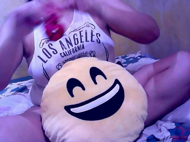 Carmela4u live cam on BongaCams
