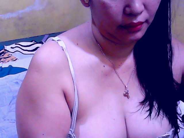 Carmela4u live cam on BongaCams