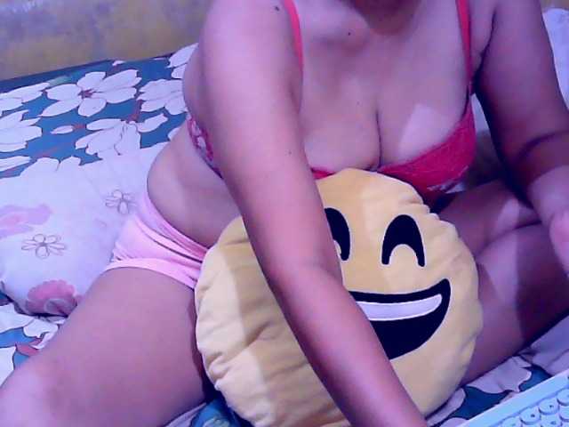 Carmela4u live cam on BongaCams