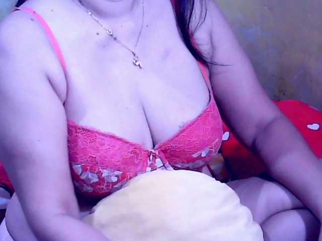 Carmela4u live cam on BongaCams