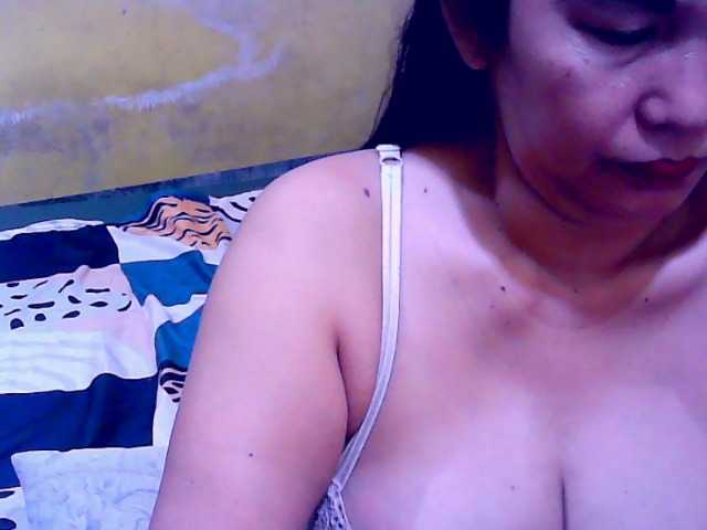 Carmela4u live cam on BongaCams