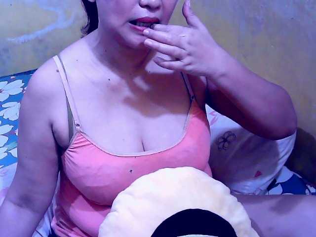 Carmela4u live cam on BongaCams