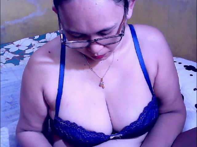 Carmela4u live cam on BongaCams