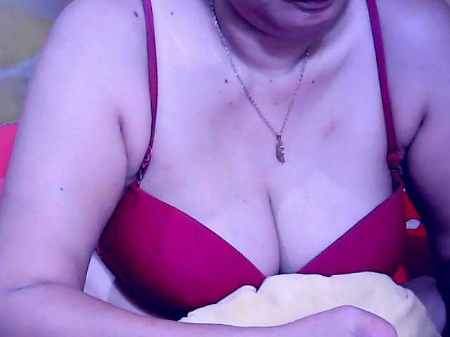 Carmela4u live cam on BongaCams