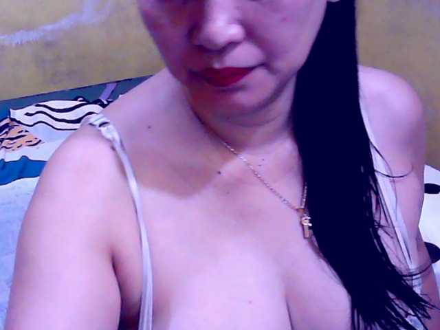 Carmela4u live cam on BongaCams