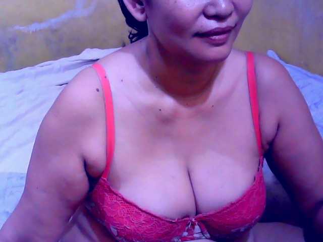 Carmela4u live cam on BongaCams