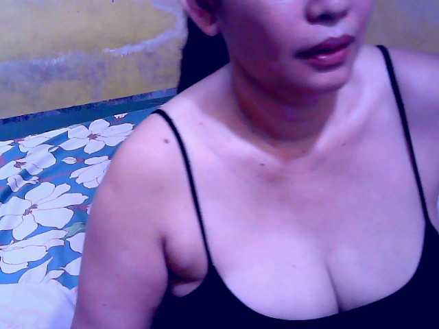 Carmela4u live cam on BongaCams
