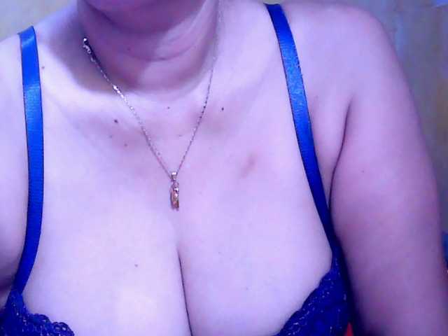 Carmela4u live cam on BongaCams