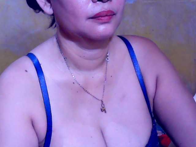 Carmela4u live cam on BongaCams
