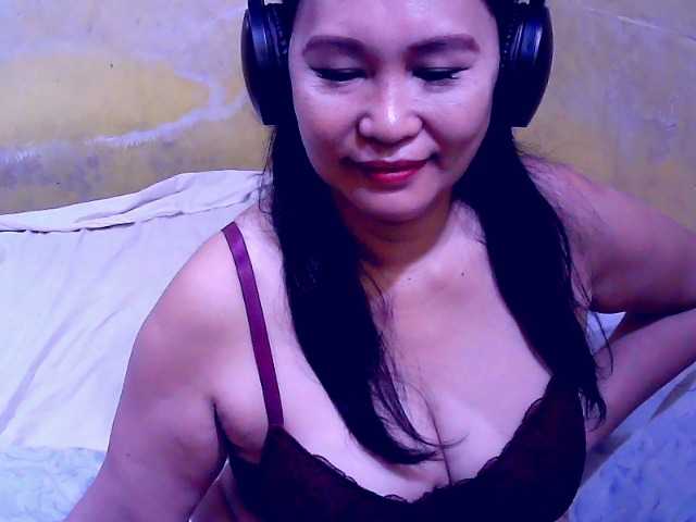 Carmela4u live cam on BongaCams