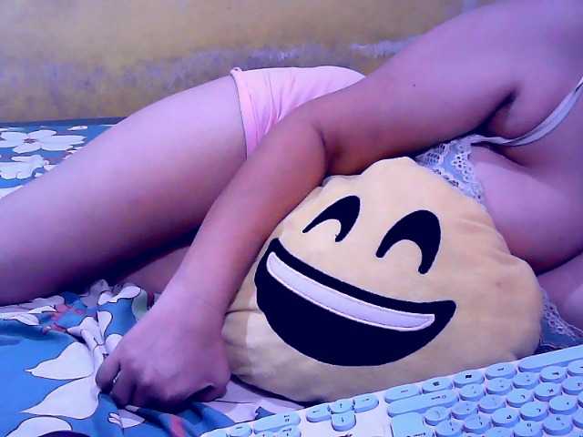 Carmela4u live cam on BongaCams