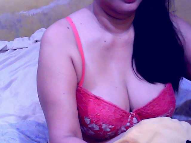 Carmela4u live cam on BongaCams
