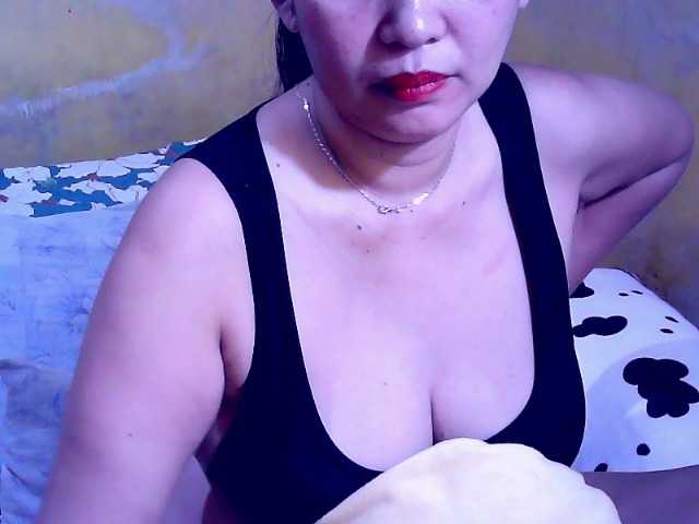 Carmela4u live cam on BongaCams