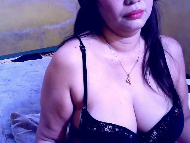 Carmela4u live cam on BongaCams