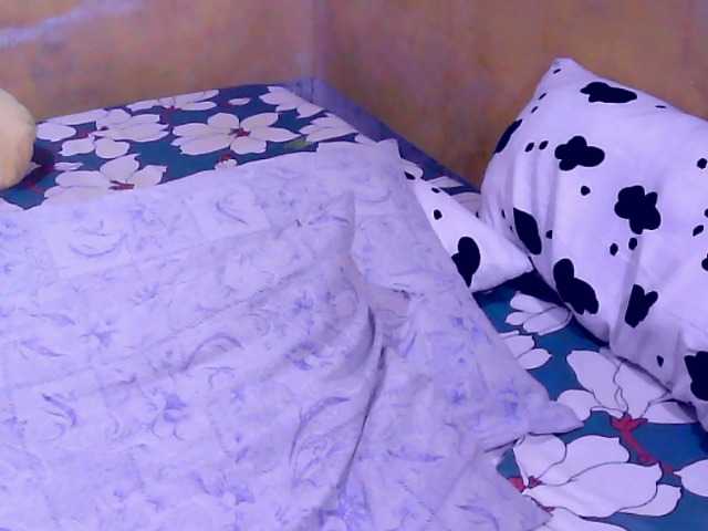 Carmela4u live cam on BongaCams