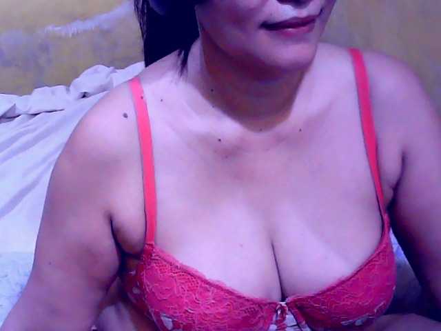 Carmela4u live cam on BongaCams