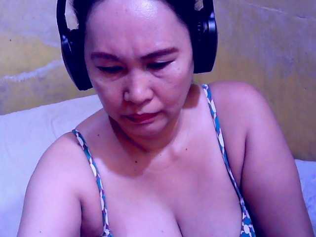 Carmela4u live cam on BongaCams