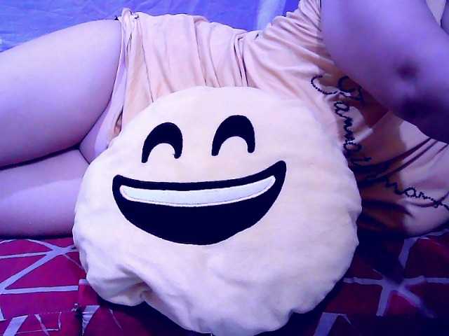 Carmela4u live cam on BongaCams