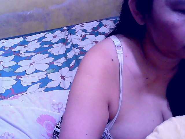 Carmela4u live cam on BongaCams