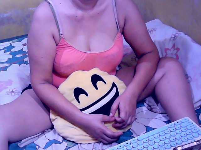 Carmela4u live cam on BongaCams