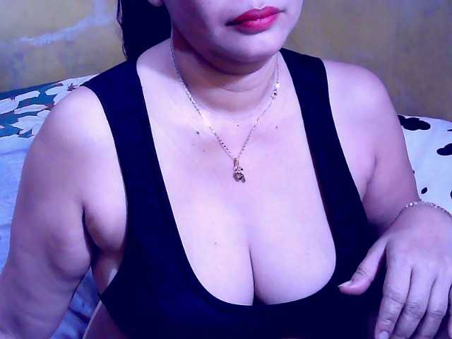 Carmela4u live cam on BongaCams
