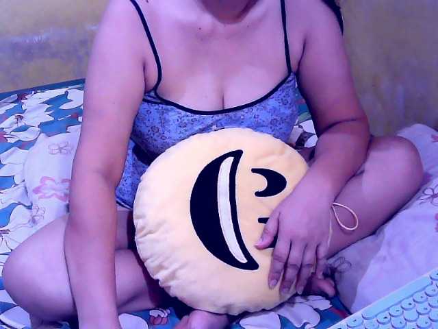 Carmela4u live cam on BongaCams