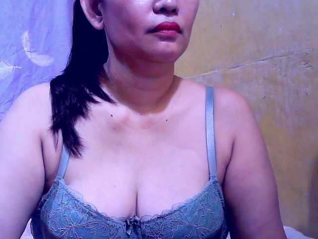 Carmela4u live cam on BongaCams