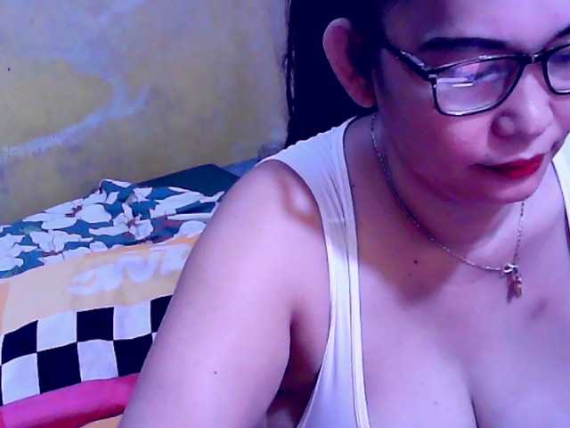 Carmela4u live cam on BongaCams